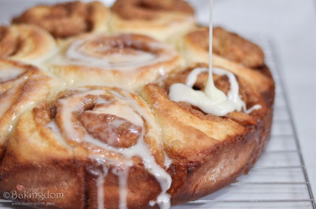 buttermilk-cinnamon-rolls-bakingdom-the-fleur-and-flour