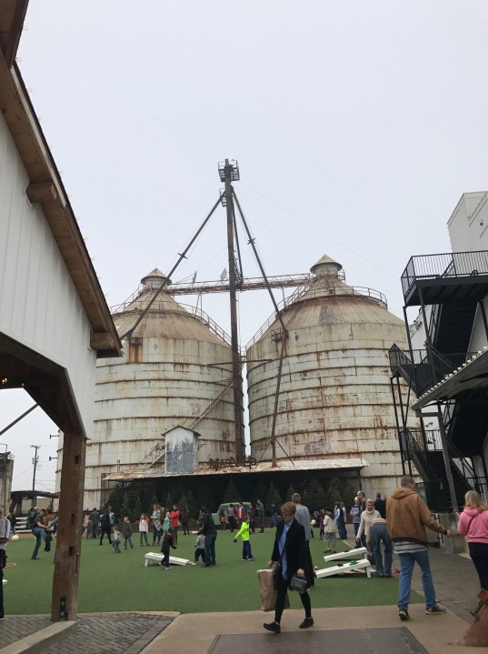 magnolia-lawn-silos