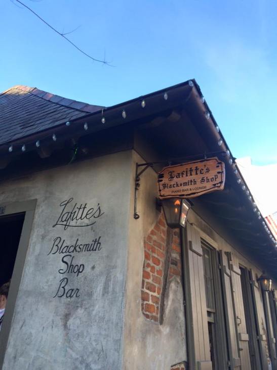 nola-lafittes-blacksmith-bar